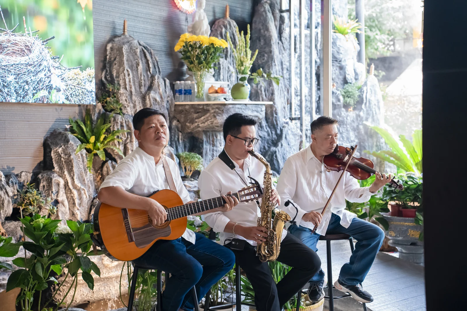 Ban nhạc Acoustic Trung Nguyên E-Coffee Tân Sơn Nhì